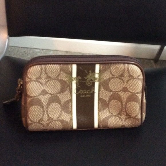 Coach Clutch - Picture 2 of 4